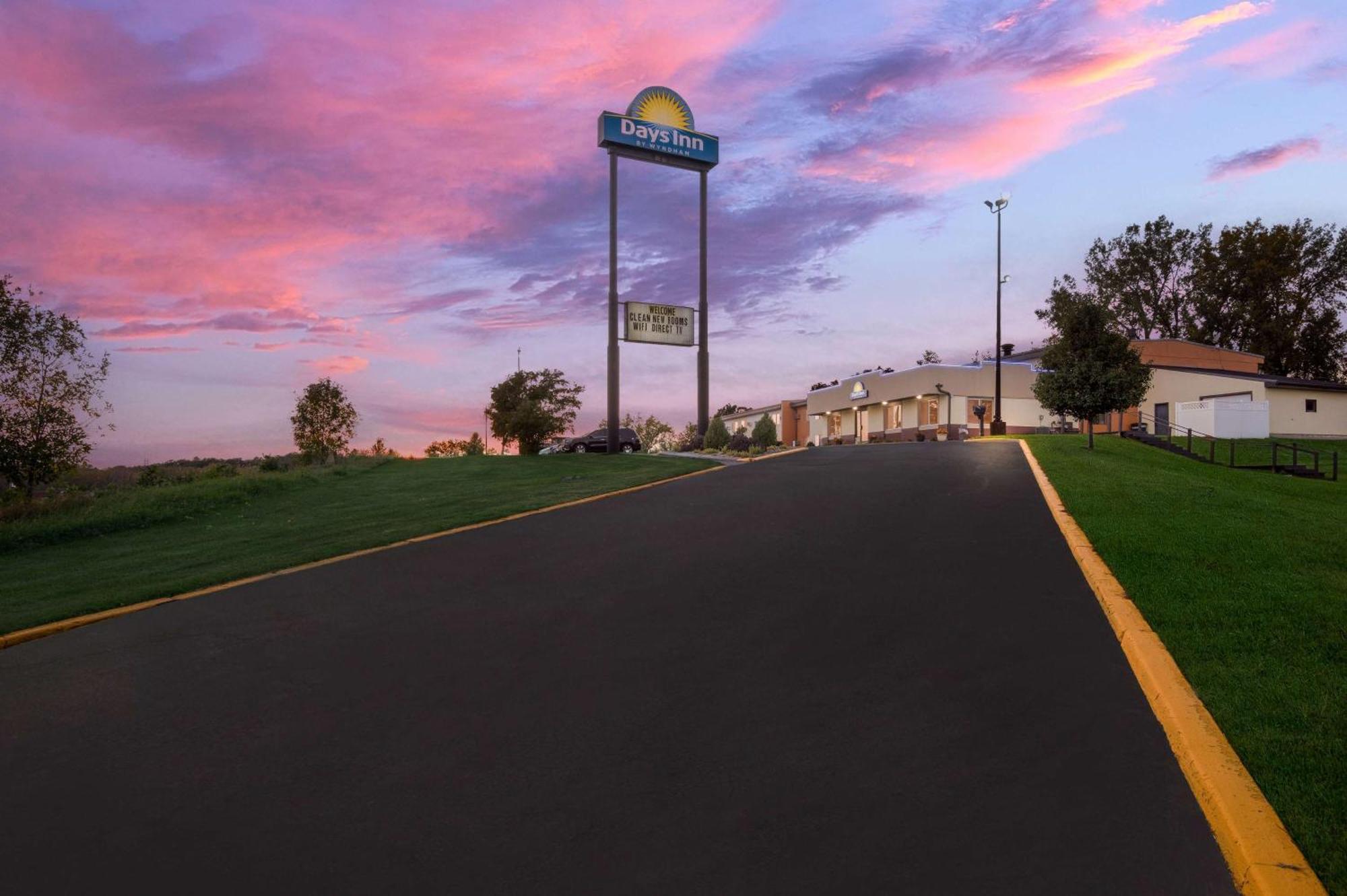 Days Inn By Wyndham Ньютон Экстерьер фото